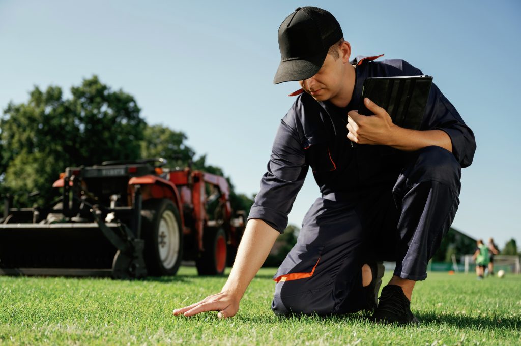 groundsman jobs qualifications